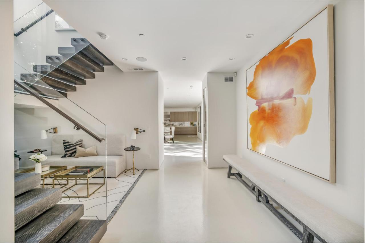 Laurel Canyon Apartment *