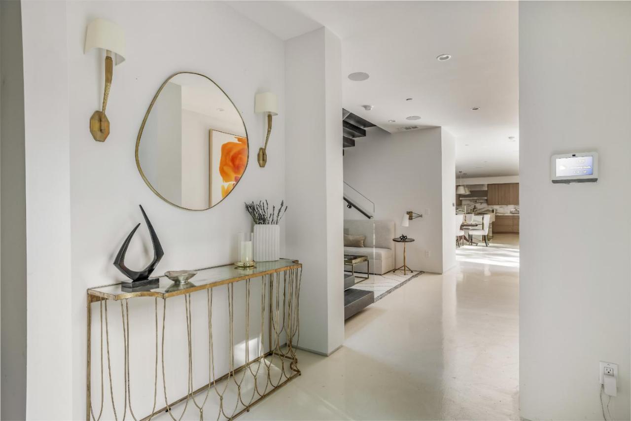 Laurel Canyon Apartment *