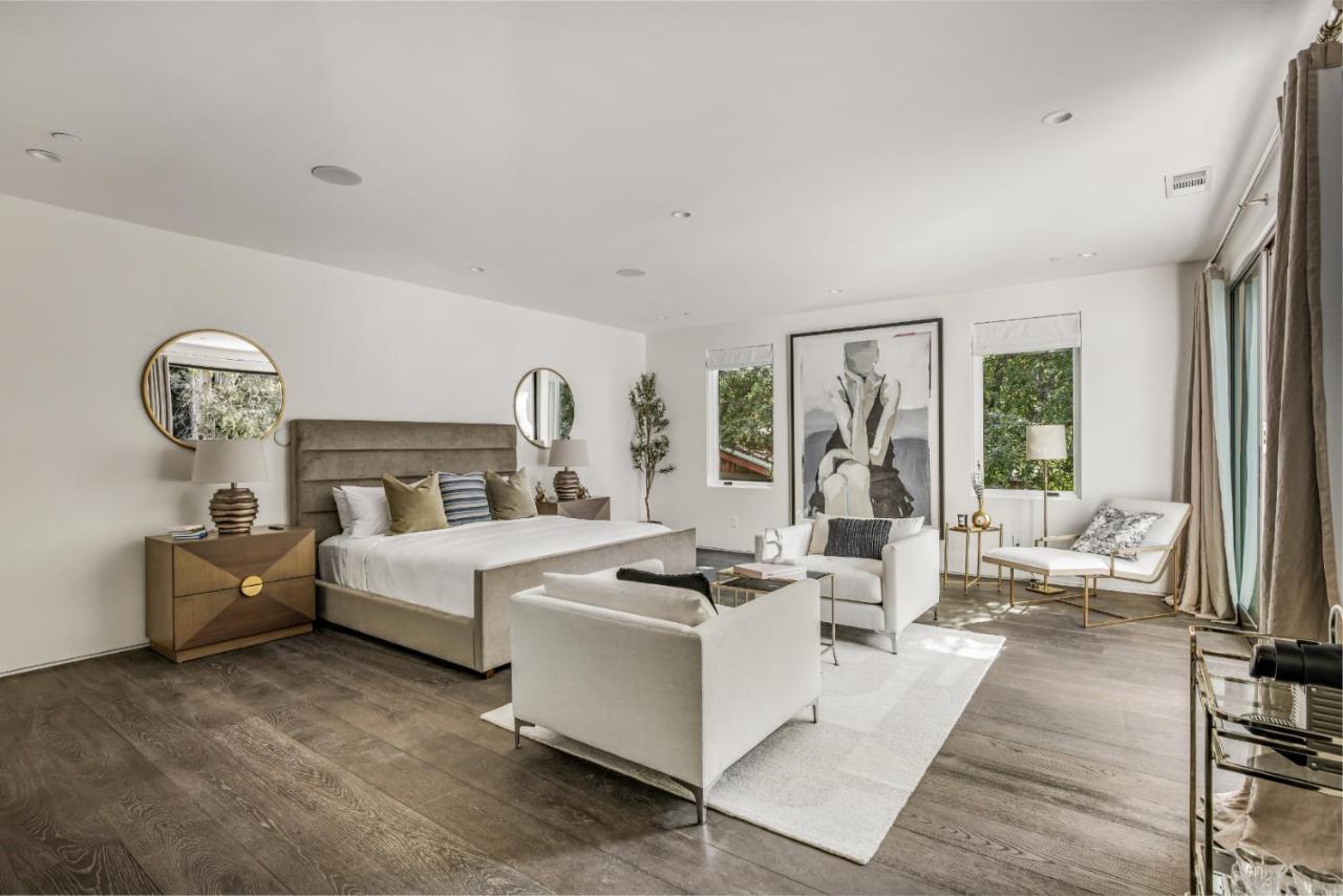 Laurel Canyon Apartment