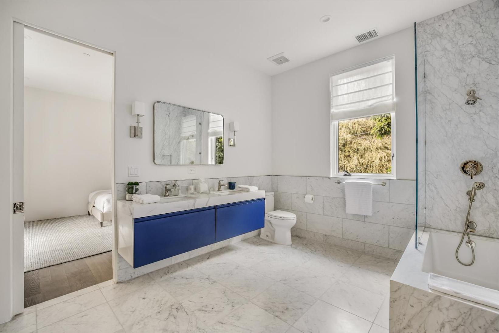 Laurel Canyon Apartment *